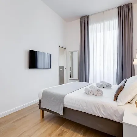 Colonna Luxury Apartment-2