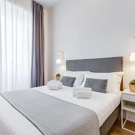 Colonna Luxury Apartment-3